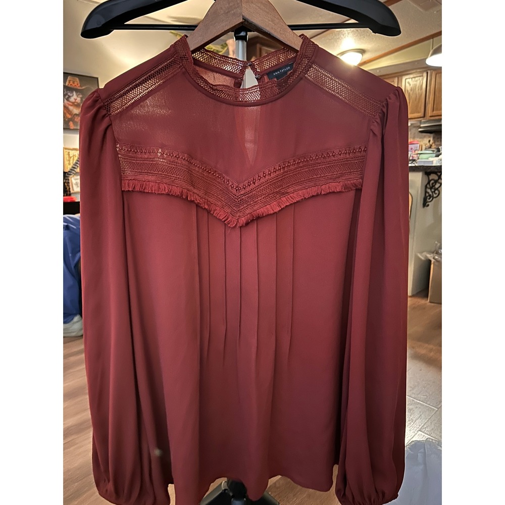 Ann Taylor Burgundy Lace Trim Pintuck Blouse Long Sleeve Crochet Top Large - Picture 2 of 5
